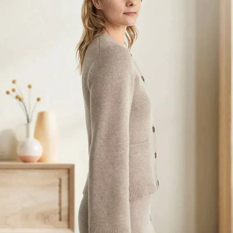 Cardigan Manches Évasées | Boutons Élégants | Tissu Doux