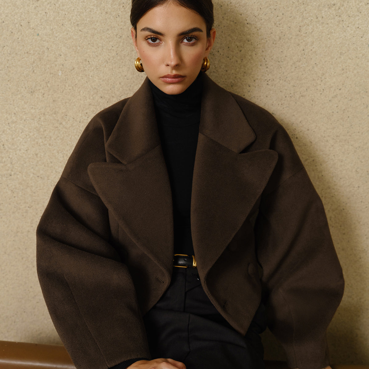 Manteau Court en Laine | Ceinture Ajustable | Brun Élégant