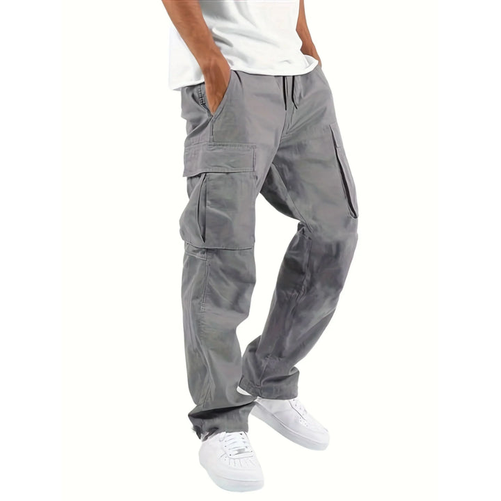 Pantalon cargo Grégoire, le pantalon cargo grégoire mise sur une coupe droite large et de nombreuses poches