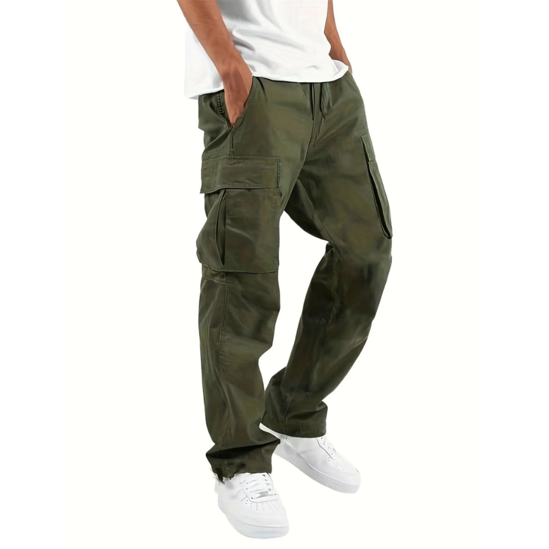 Pantalon cargo Grégoire, le pantalon cargo grégoire mise sur une coupe droite large et de nombreuses poches