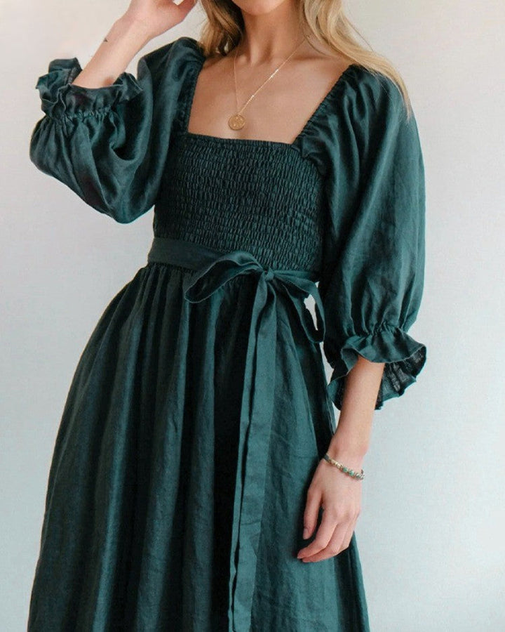 Robe Soleil Bohème – Midi à Découpe & Coupe Fluide d’Été