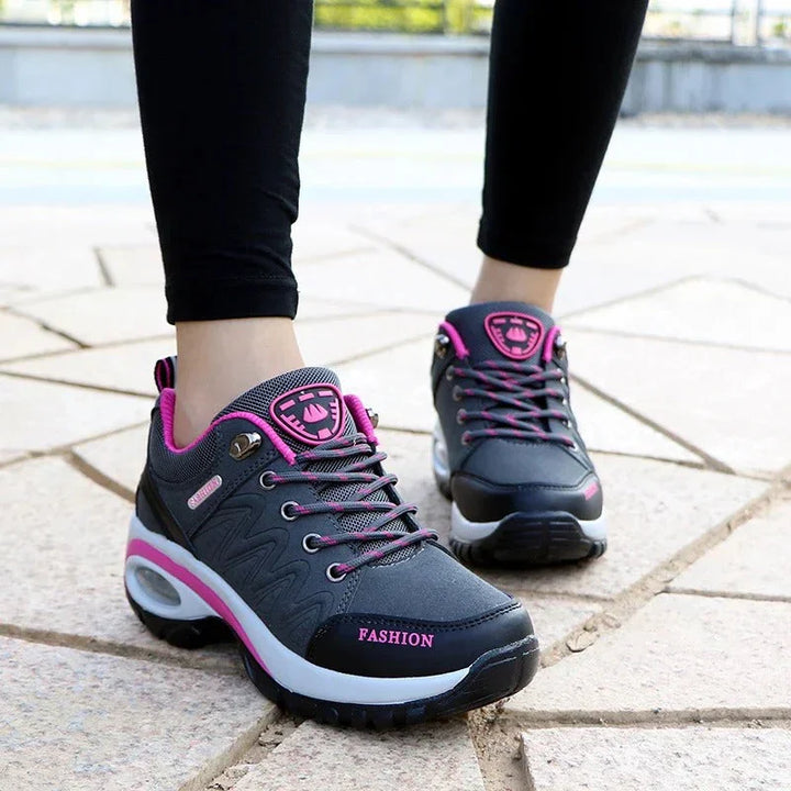 Baskets de Marche à Semelle Compensée | Sportives et Confortables | Look Dynamique