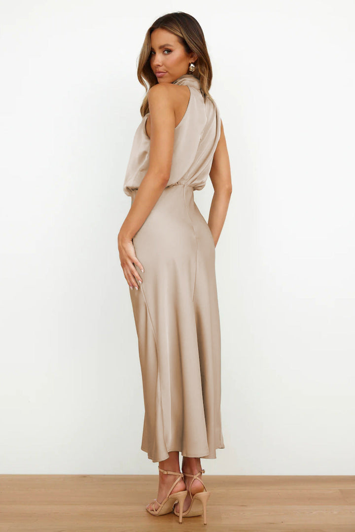 Nina | Robe midi satinée à col halter pour femmes