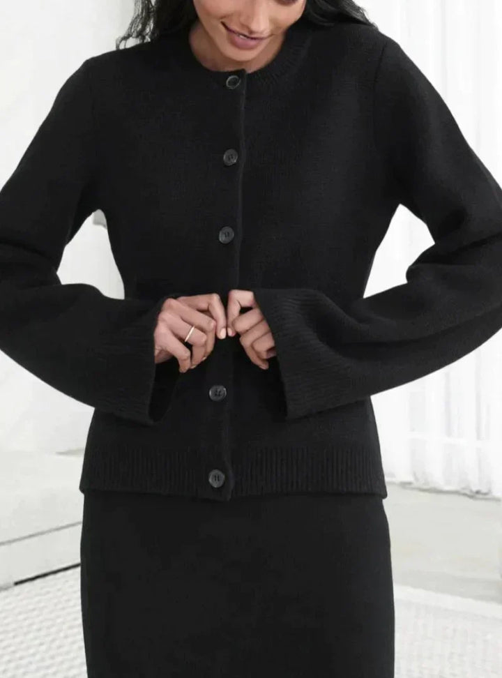 Cardigan Manches Évasées | Boutons Élégants | Tissu Doux