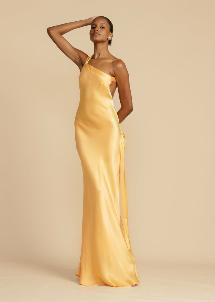 Robe Longue Satinée – Épaule Asymétrique Jaune Soleil