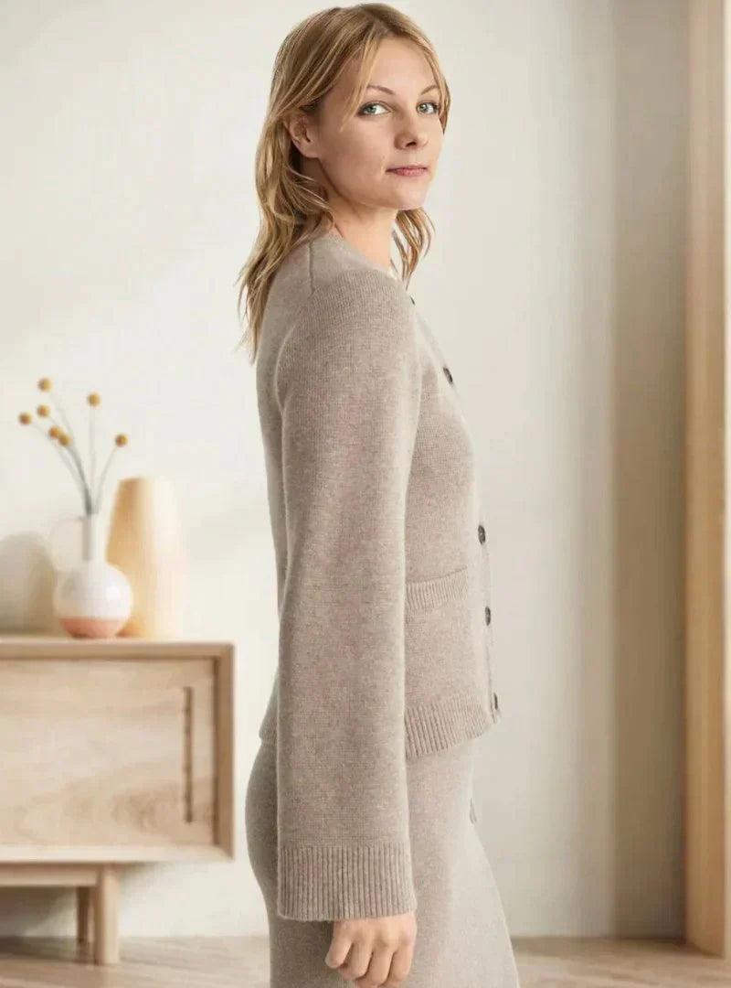 Cardigan Manches Évasées | Boutons Élégants | Tissu Doux