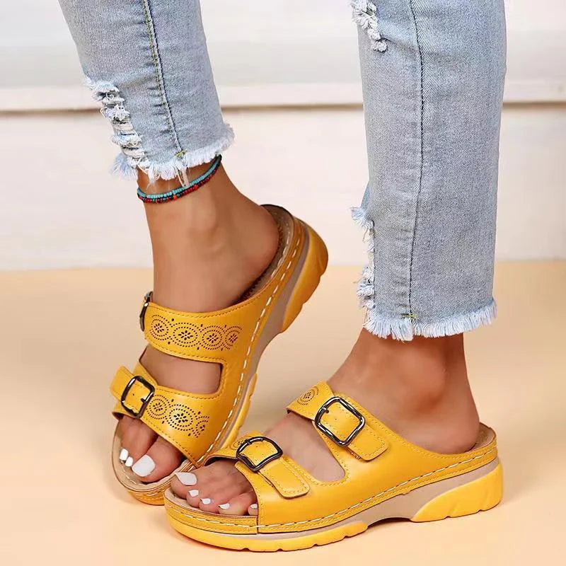 Sandales Célestine souples pour femme, semelle absorbante et conception ergonomique adaptée aux longues journées.