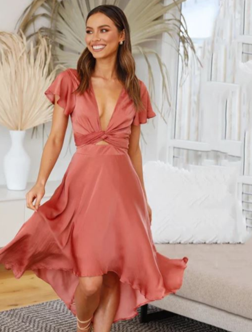 Robe Livia Satinée – Coupe Féminine & Élégance Moderne