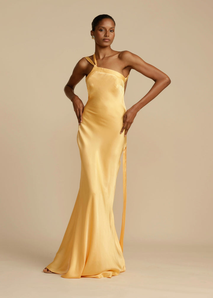 Robe Longue Satinée – Épaule Asymétrique Jaune Soleil