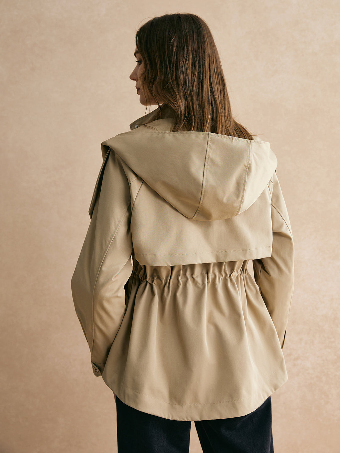 Veste Beige avec Capuche | Coupe Ajustée | Style Décontracté
