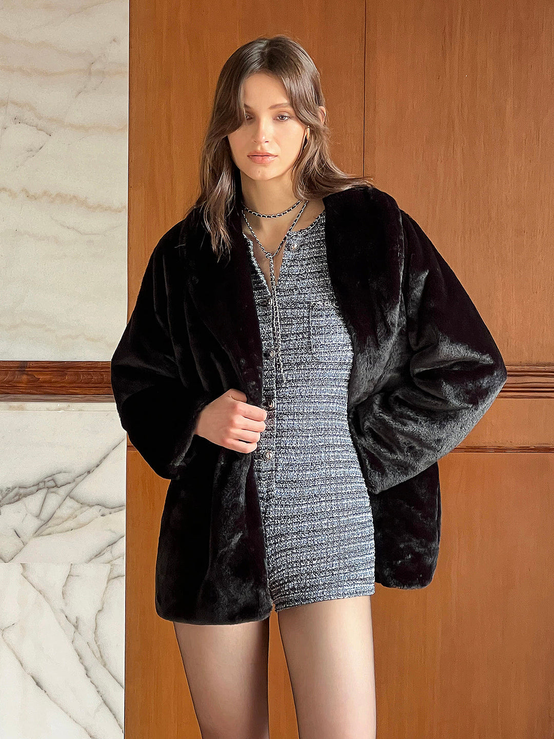 Veste en Fausse Fourrure Noire | Oversize | Douce et Glamour