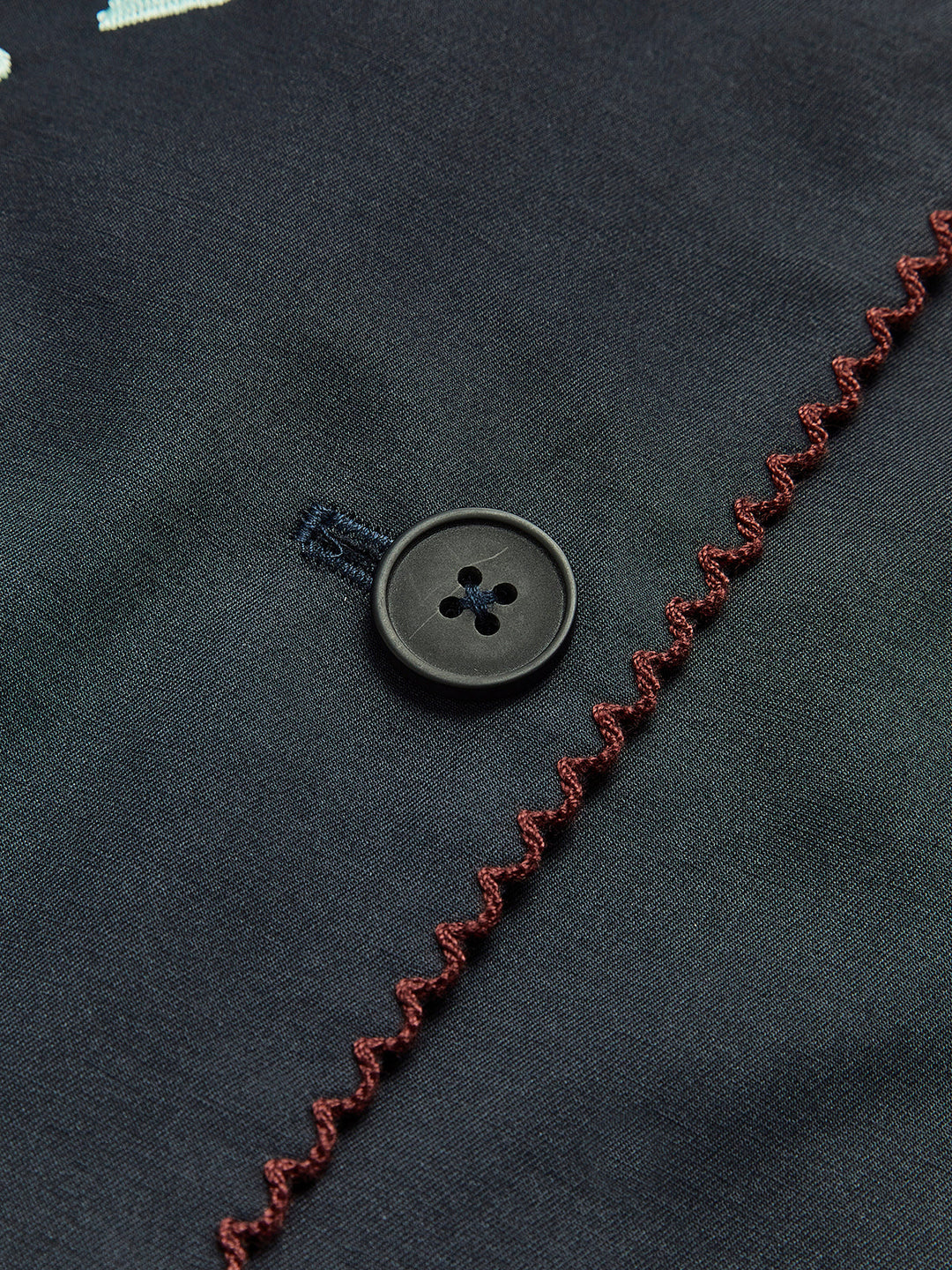 Veste Noire Brodée | Motifs Célestes | Élégance Artistique