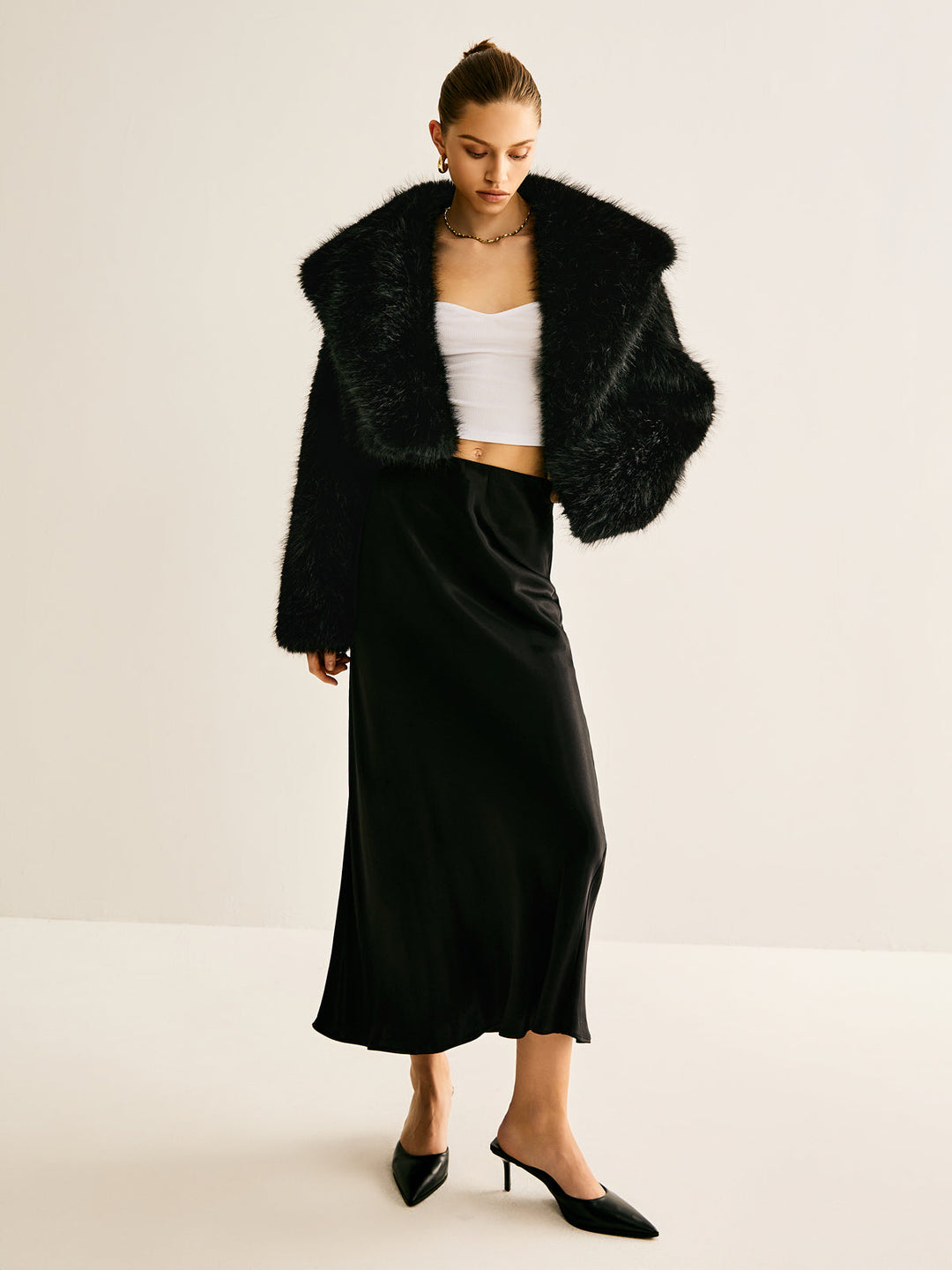 Veste Courte en Fausse Fourrure | Glamour & Élégante | Douceur Luxueuse