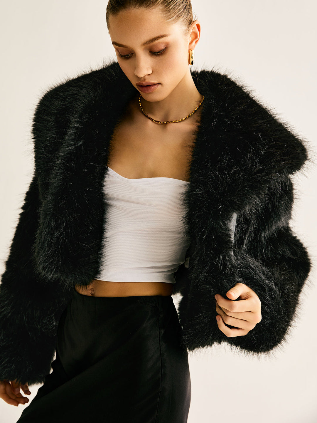 Veste Courte en Fausse Fourrure | Glamour & Élégante | Douceur Luxueuse