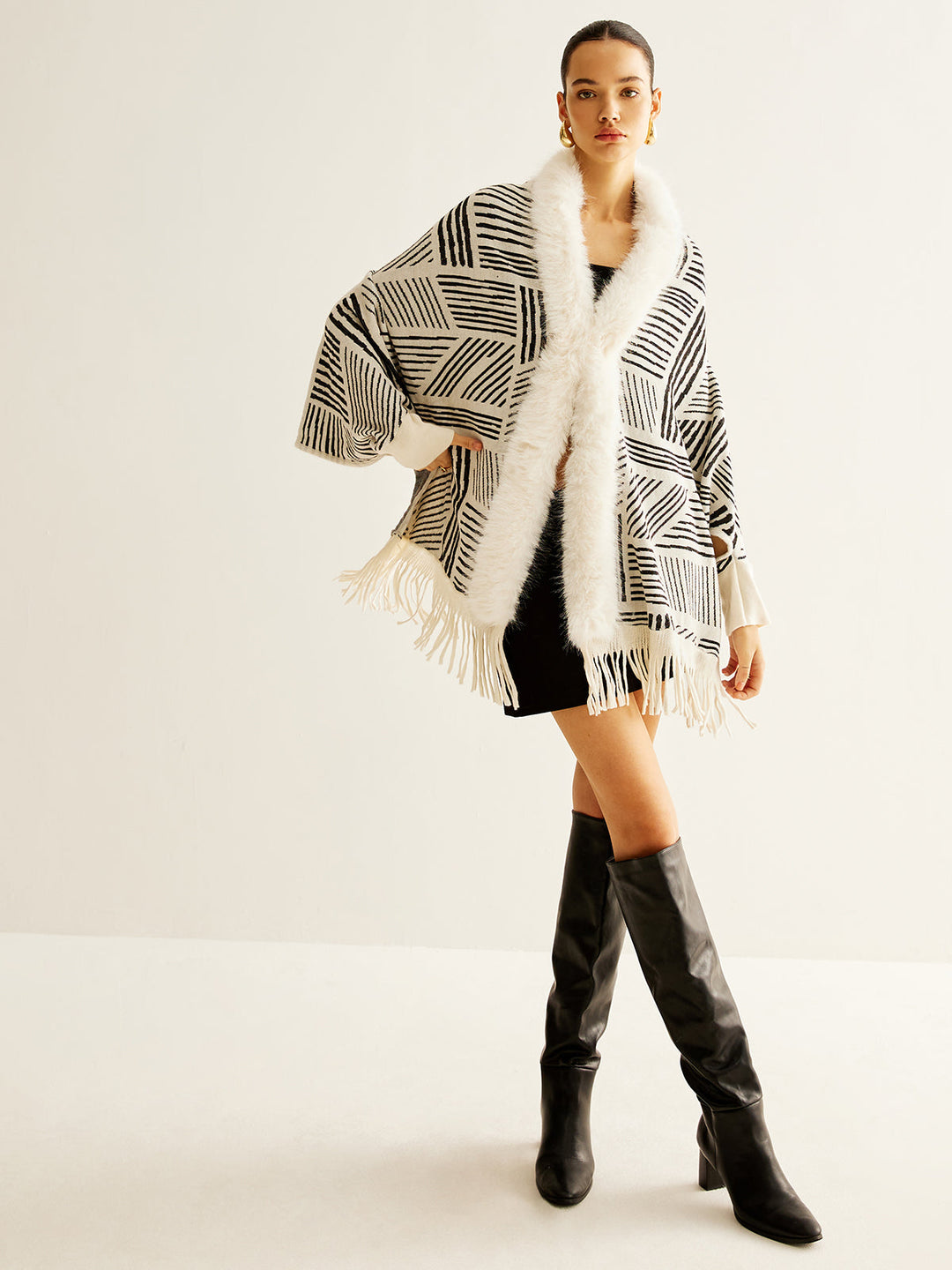 Poncho Géométrique avec Fausse Fourrure | Élégant & Chaleureux | Style Bohème