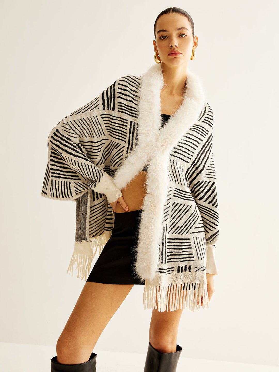 Poncho Géométrique avec Fausse Fourrure | Élégant & Chaleureux | Style Bohème