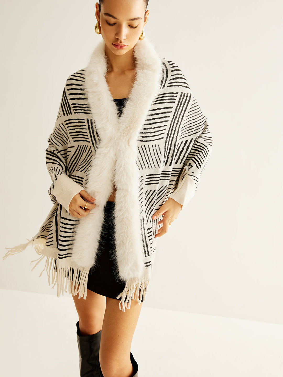 Poncho Géométrique avec Fausse Fourrure | Élégant & Chaleureux | Style Bohème