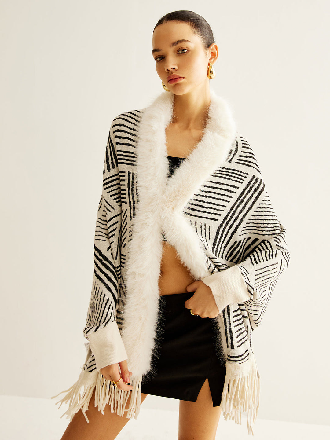 Poncho Géométrique avec Fausse Fourrure | Élégant & Chaleureux | Style Bohème