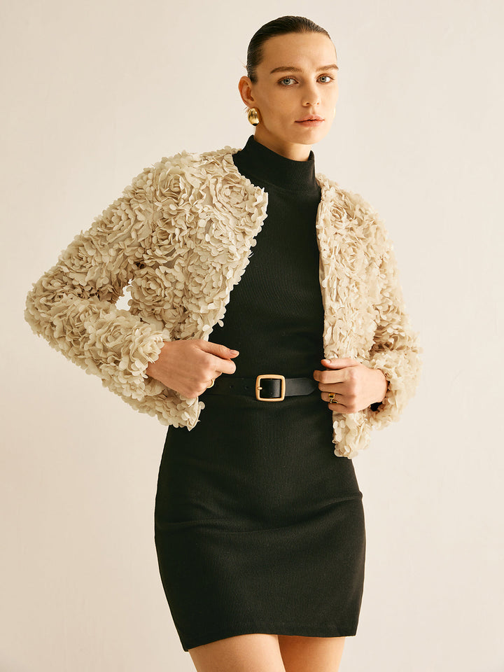 Veste Courte Bouclée Beige | Design Floral en Relief | Élégance Luxueuse