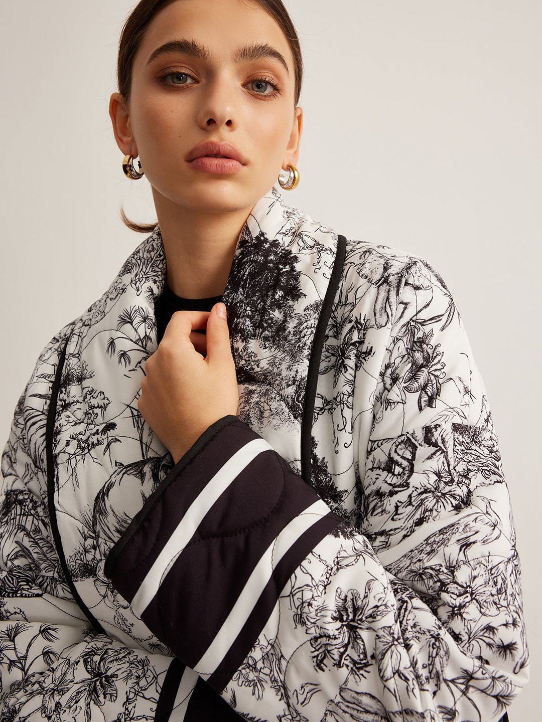 Veste Kimono Imprimée | Noir et Blanc | Élégance Graphique