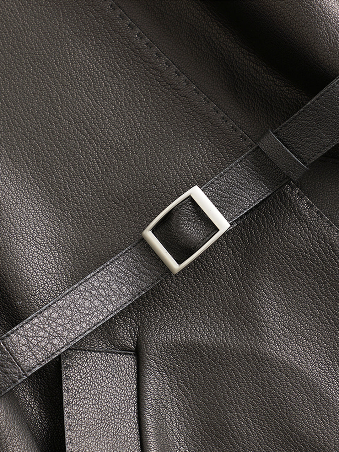 Haut en Similicuir Ceinturé | Noir | Style Moderne et Élégant