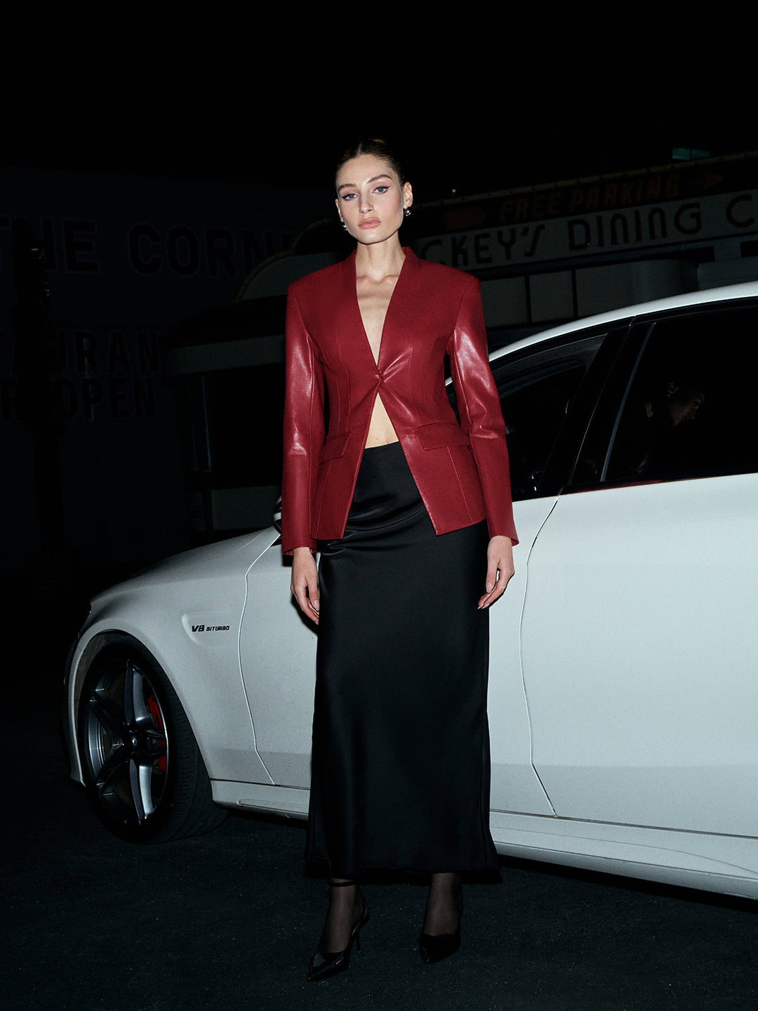 Veste Cuir Rouge Ajustée | Élégance Moderne | Tendance Luxueuse