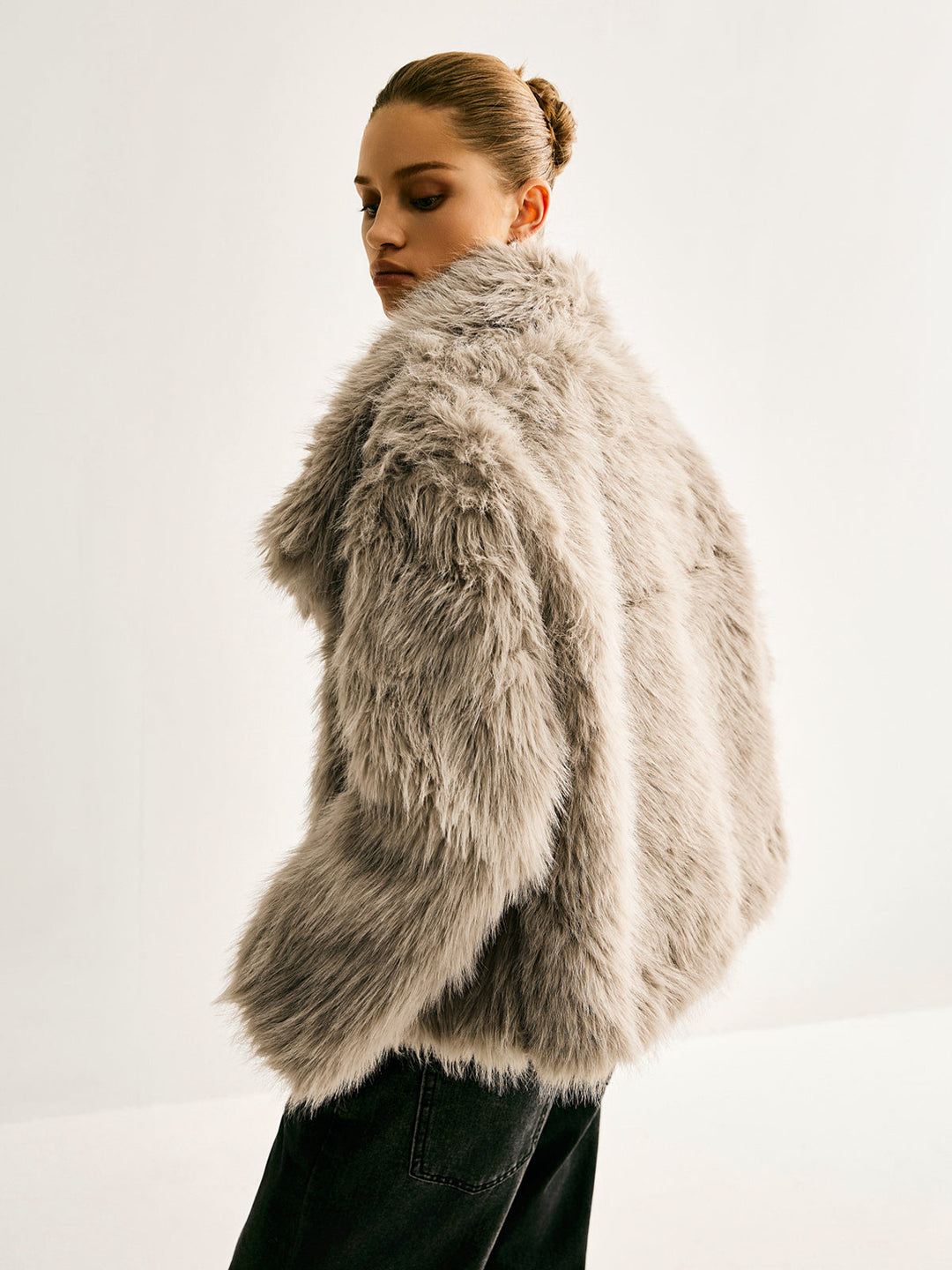 Veste Courte en Fausse Fourrure | Élégance Luxueuse | Style Glamour
