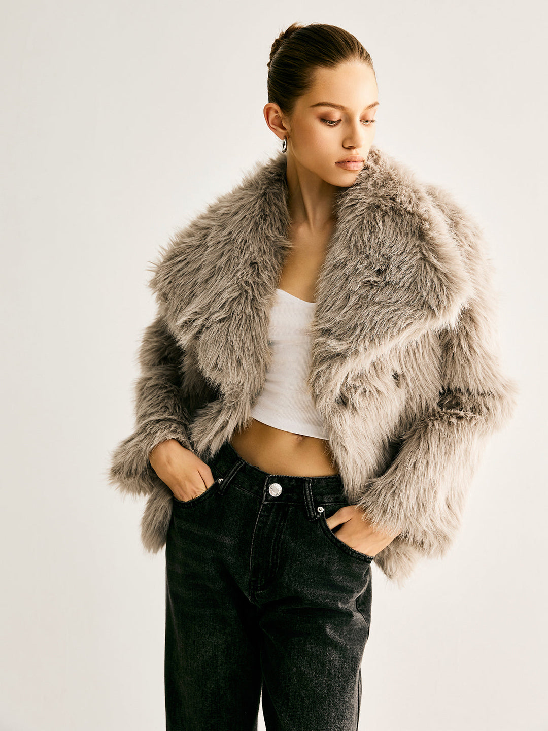 Veste Courte en Fausse Fourrure | Élégance Luxueuse | Style Glamour