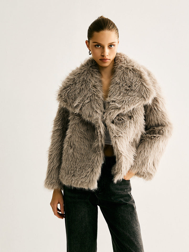 Veste Courte en Fausse Fourrure | Élégance Luxueuse | Style Glamour