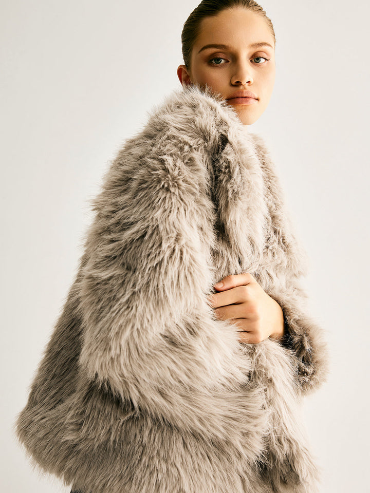 Veste Courte en Fausse Fourrure | Élégance Luxueuse | Style Glamour