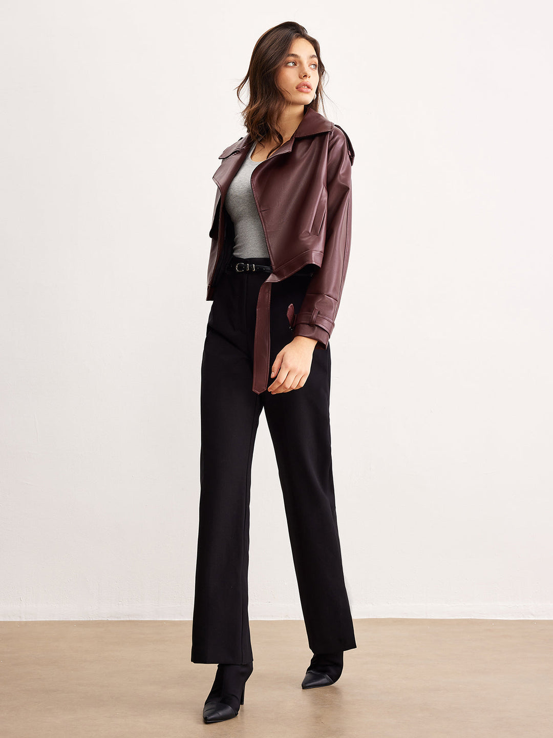 Veste Courte Bordeaux | Cuir Synthétique | Élégance Moderne
