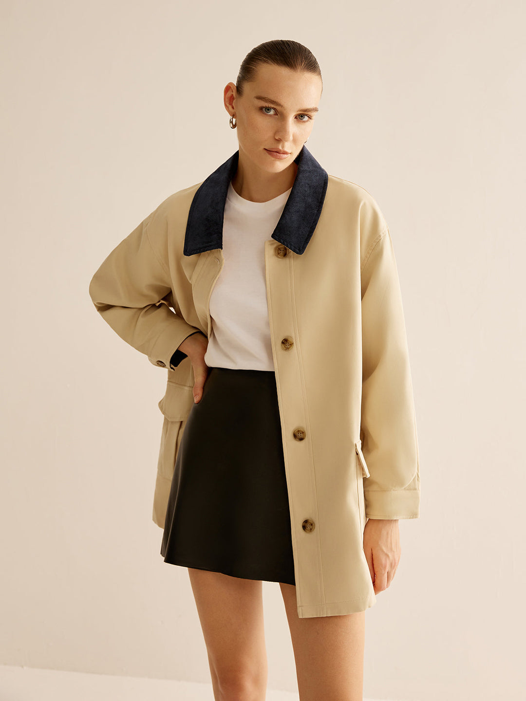 Veste Beige avec Col Contrasté | Élégante & Polyvalente | Look Automnal