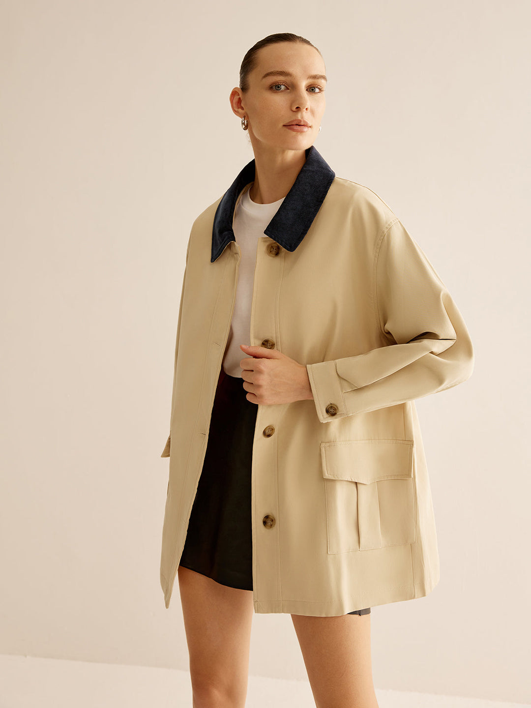 Veste Beige avec Col Contrasté | Élégante & Polyvalente | Look Automnal
