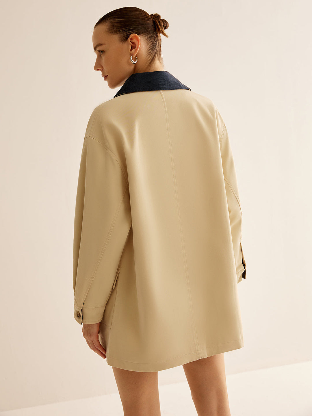 Veste Beige avec Col Contrasté | Élégante & Polyvalente | Look Automnal