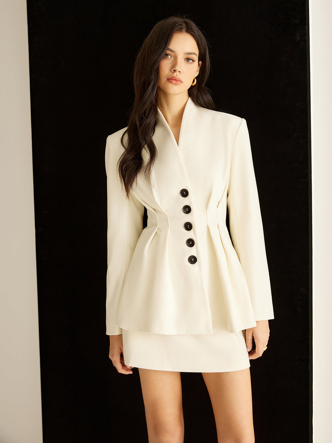 Blazer Structuré Blanc | Boutons Contraste | Élégance Moderne