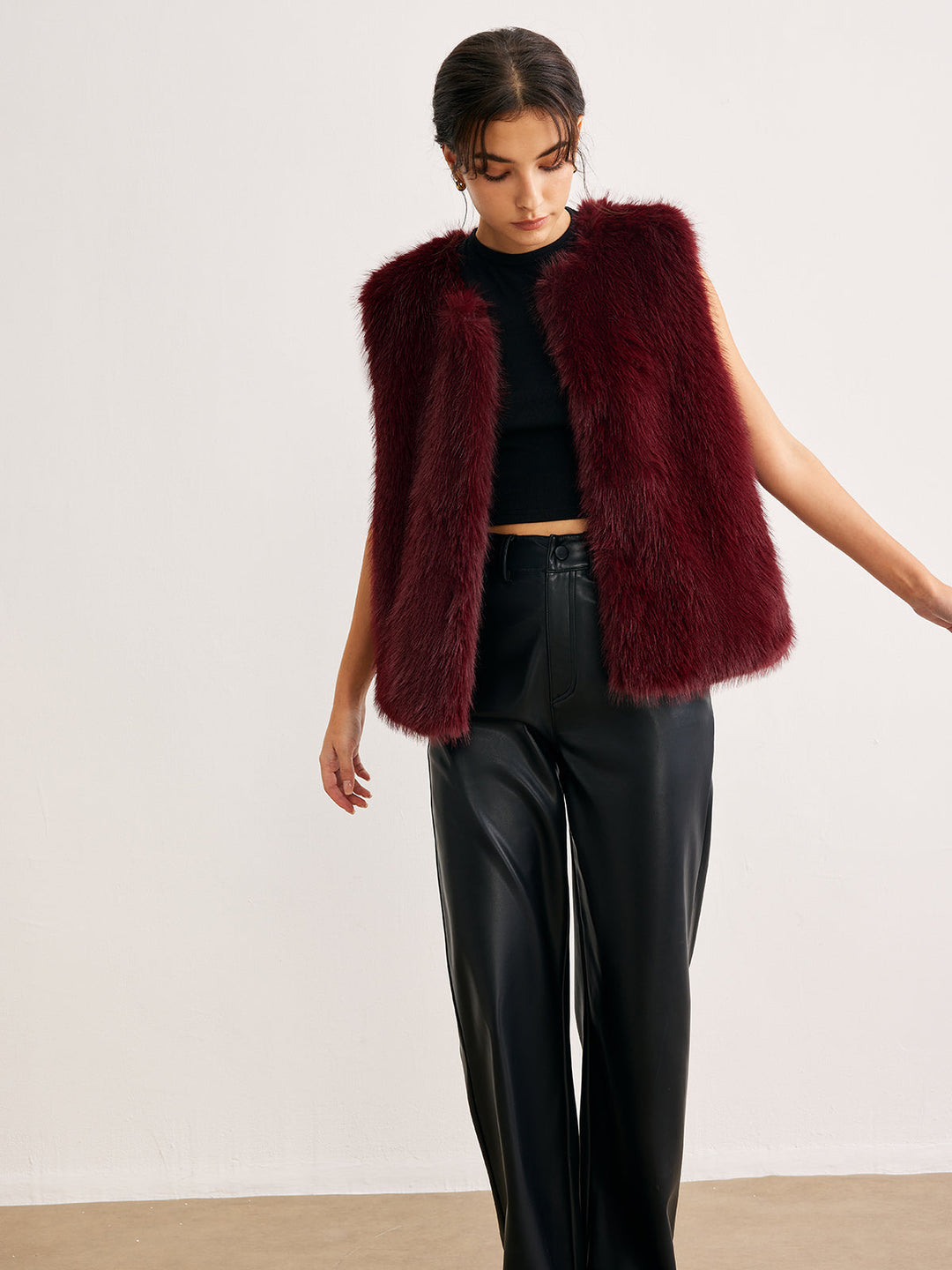 Gilet en Fausse Fourrure Bordeaux | Sans Manches | Style Luxueux