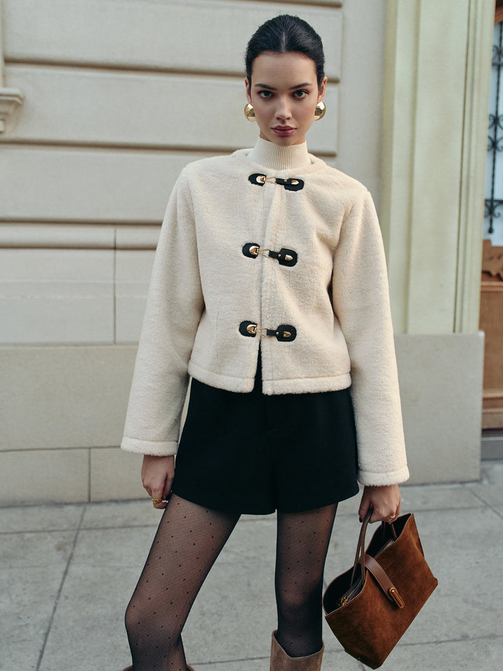 Manteau Court Blanc Cassé | Fermetures Boucle | Élégance et Confort