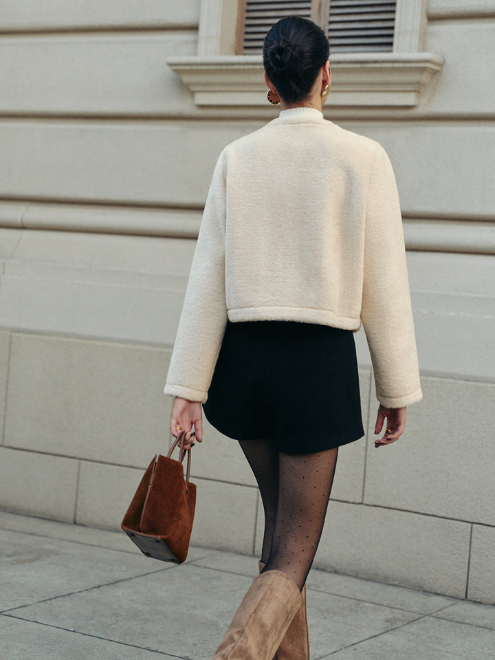 Manteau Court Blanc Cassé | Fermetures Boucle | Élégance et Confort