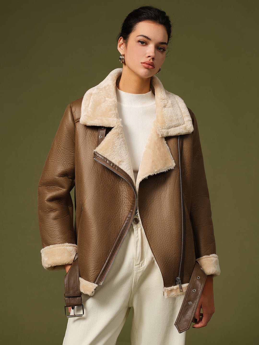 Veste en Cuir Synthétique avec Col en Fausse Fourrure | Élégance Hivernale | Coupe Moderne