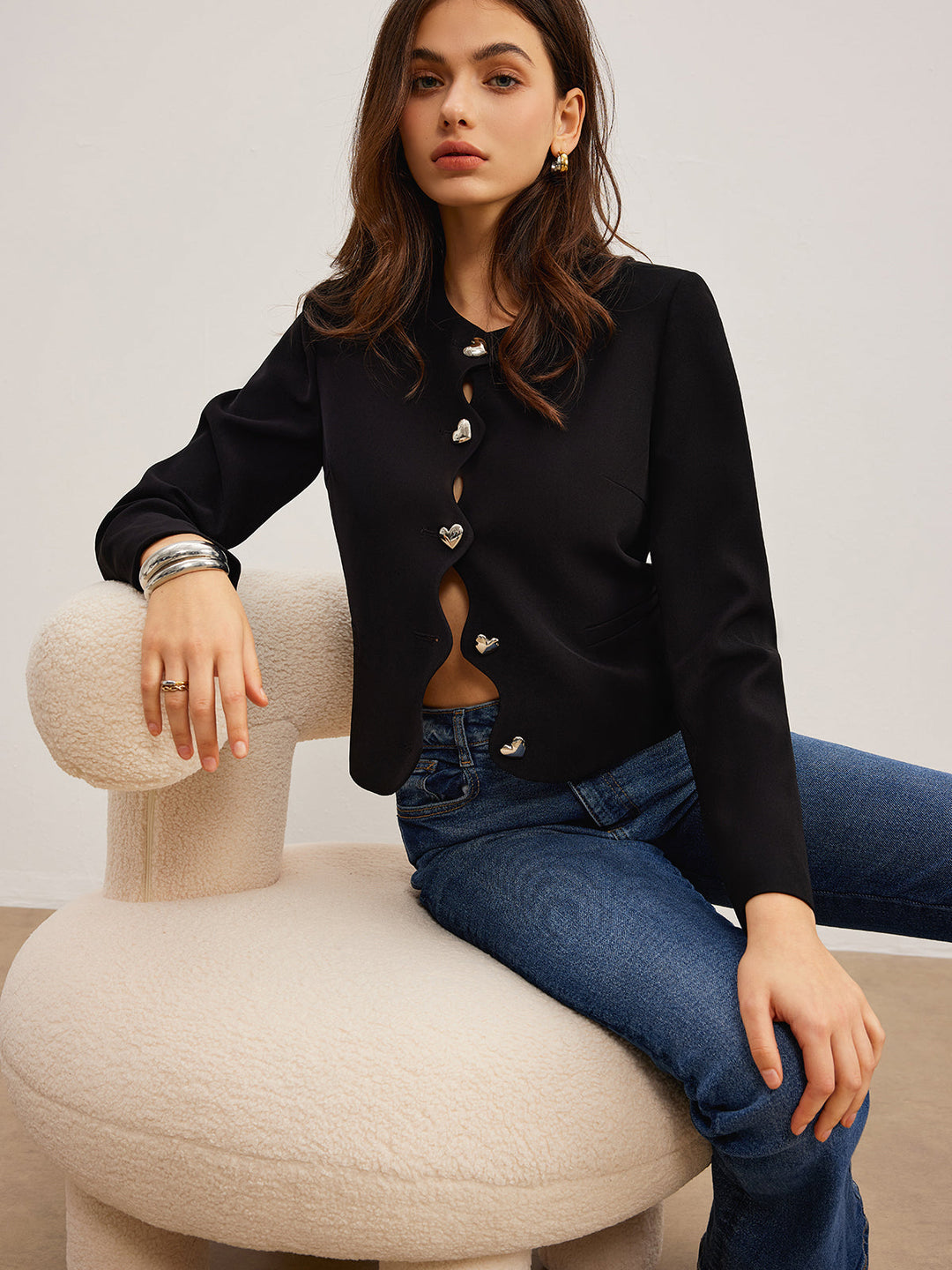 Veste Courte Noire | Boutons Dorés | Élégance Classique