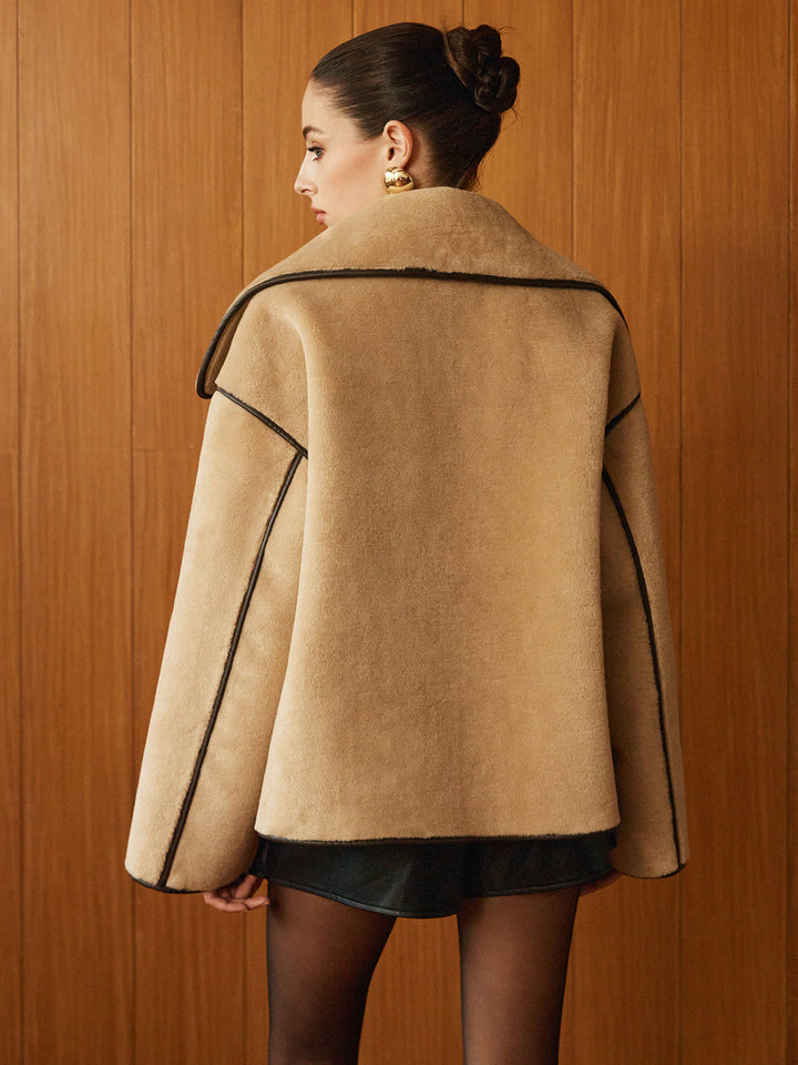 Manteau Court en Fausse Fourrure | Bordures Contrastées | Style Hivernal