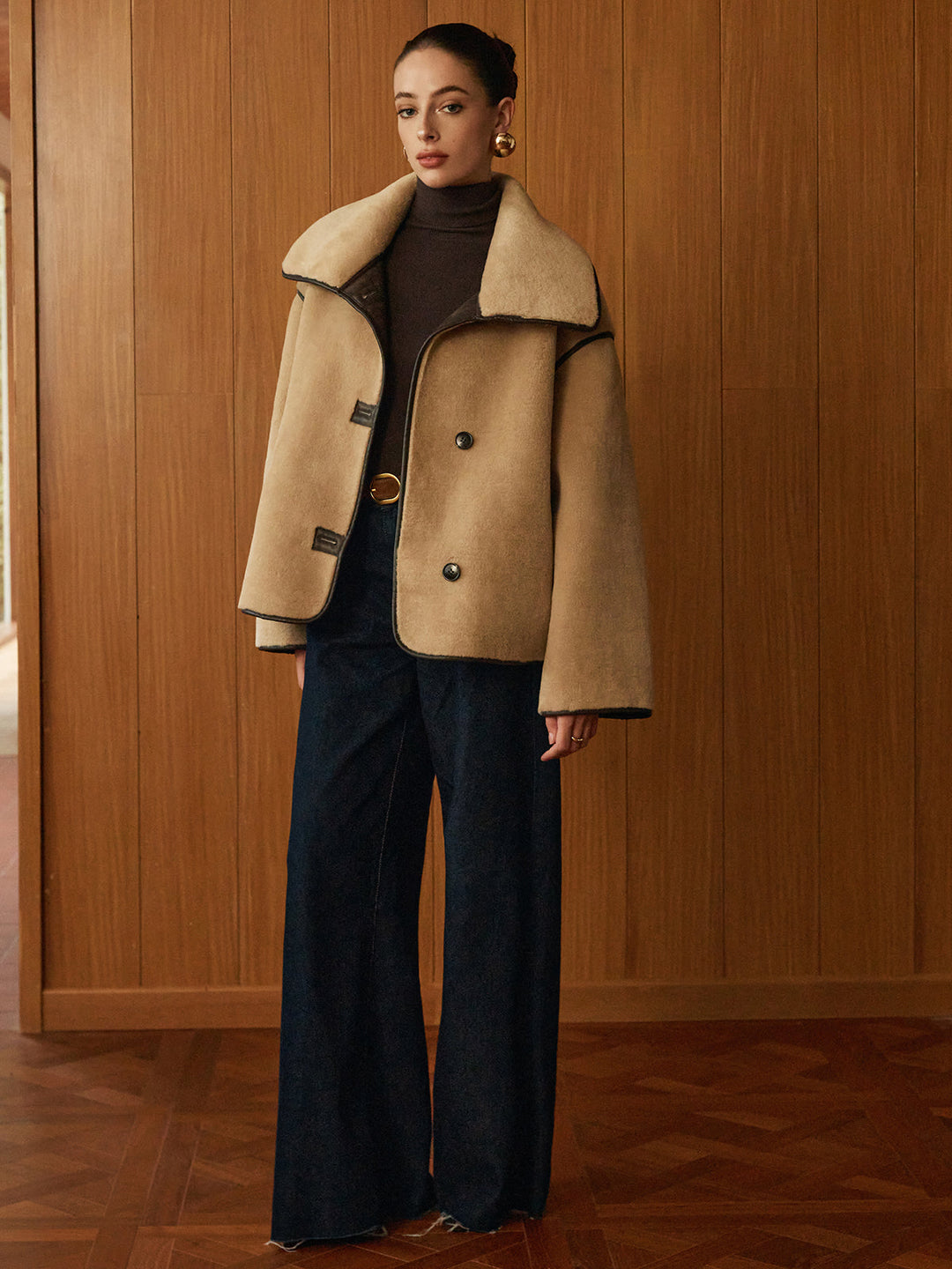 Manteau Court en Fausse Fourrure | Bordures Contrastées | Style Hivernal
