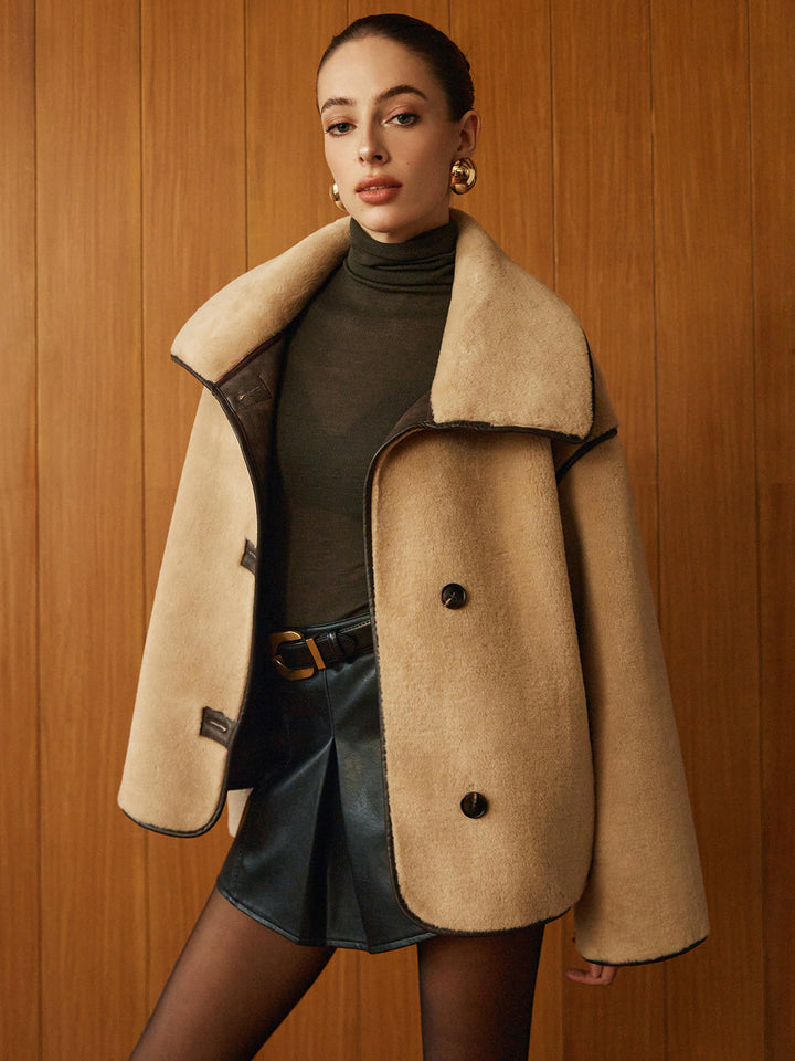 Manteau Court en Fausse Fourrure | Bordures Contrastées | Style Hivernal