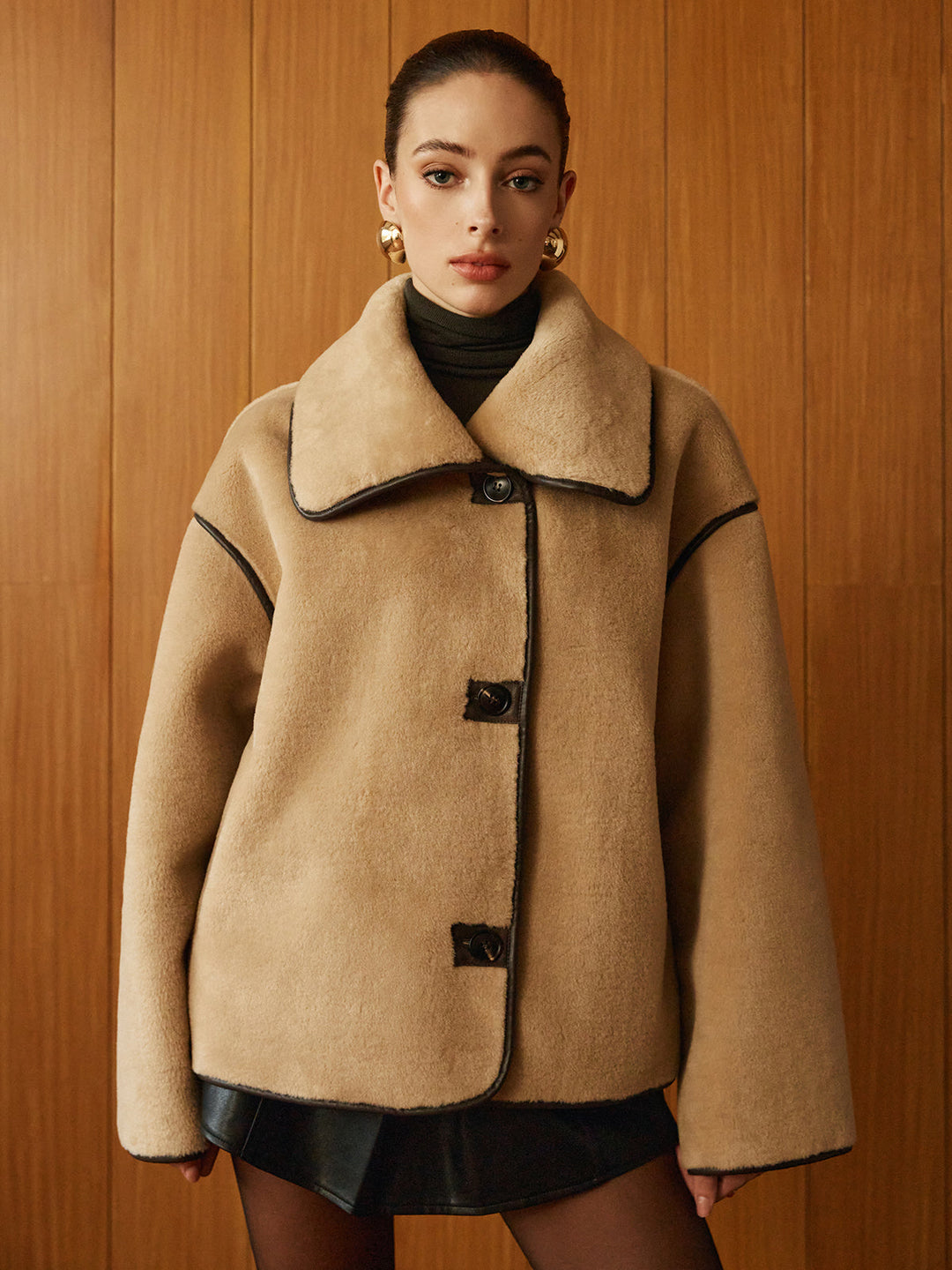 Manteau Court en Fausse Fourrure | Bordures Contrastées | Style Hivernal