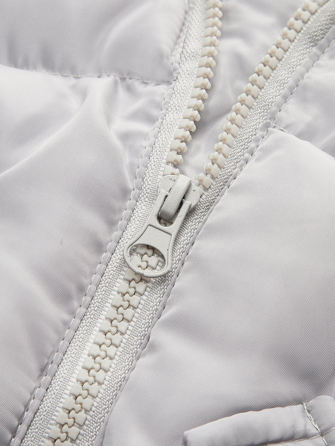 Doudoune Courte Grise | Manches Longues | Style Matelassé