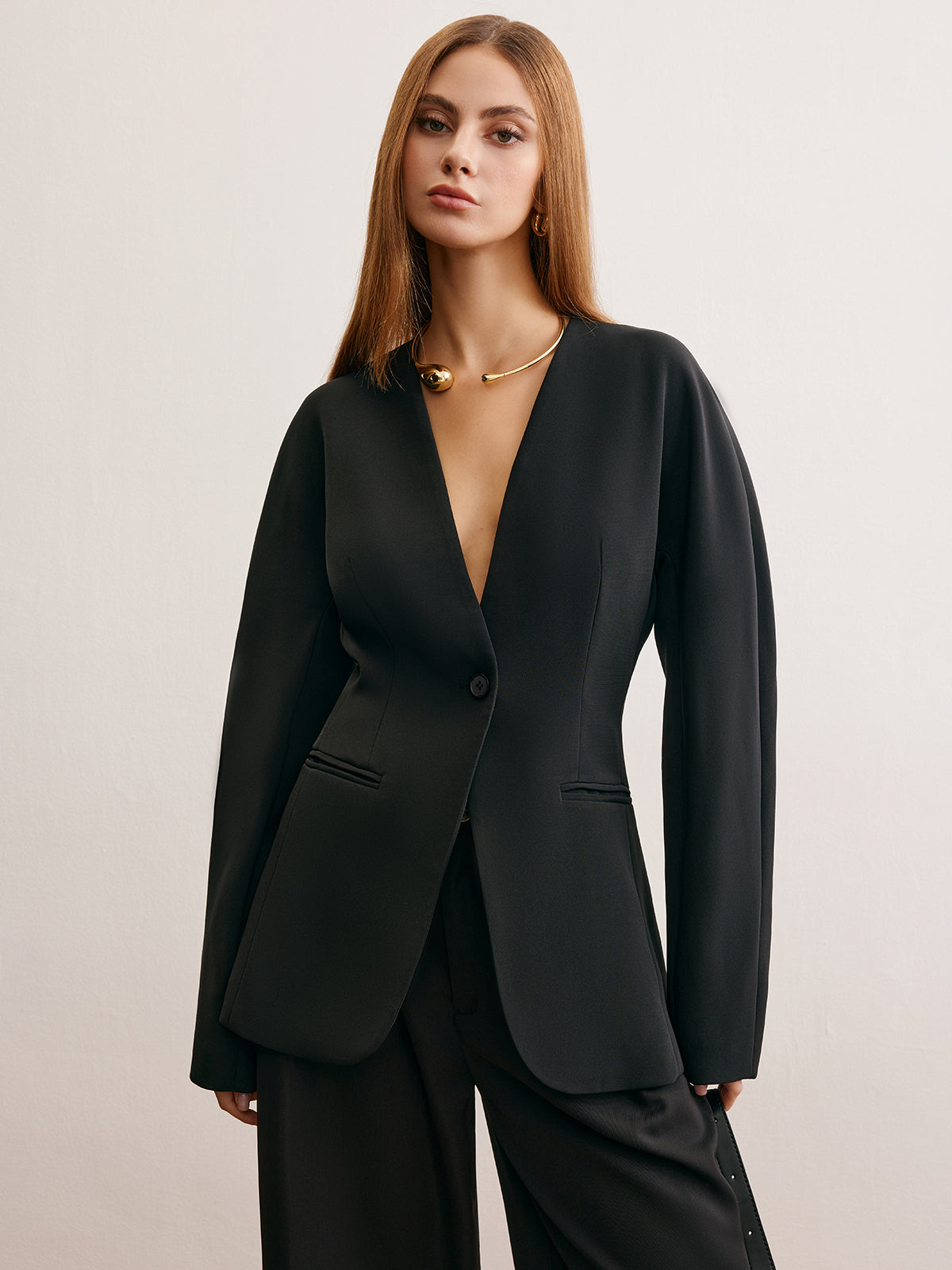 Blazer Noir Ajusté | Col Plongeant | Élégance Minimaliste
