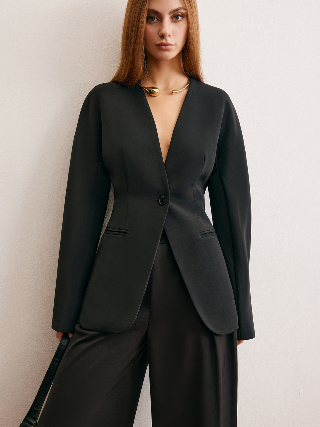 Blazer Noir Ajusté | Col Plongeant | Élégance Minimaliste