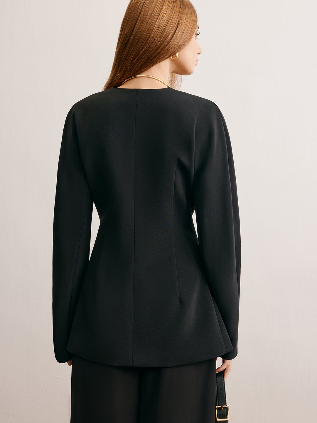 Blazer Noir Ajusté | Col Plongeant | Élégance Minimaliste
