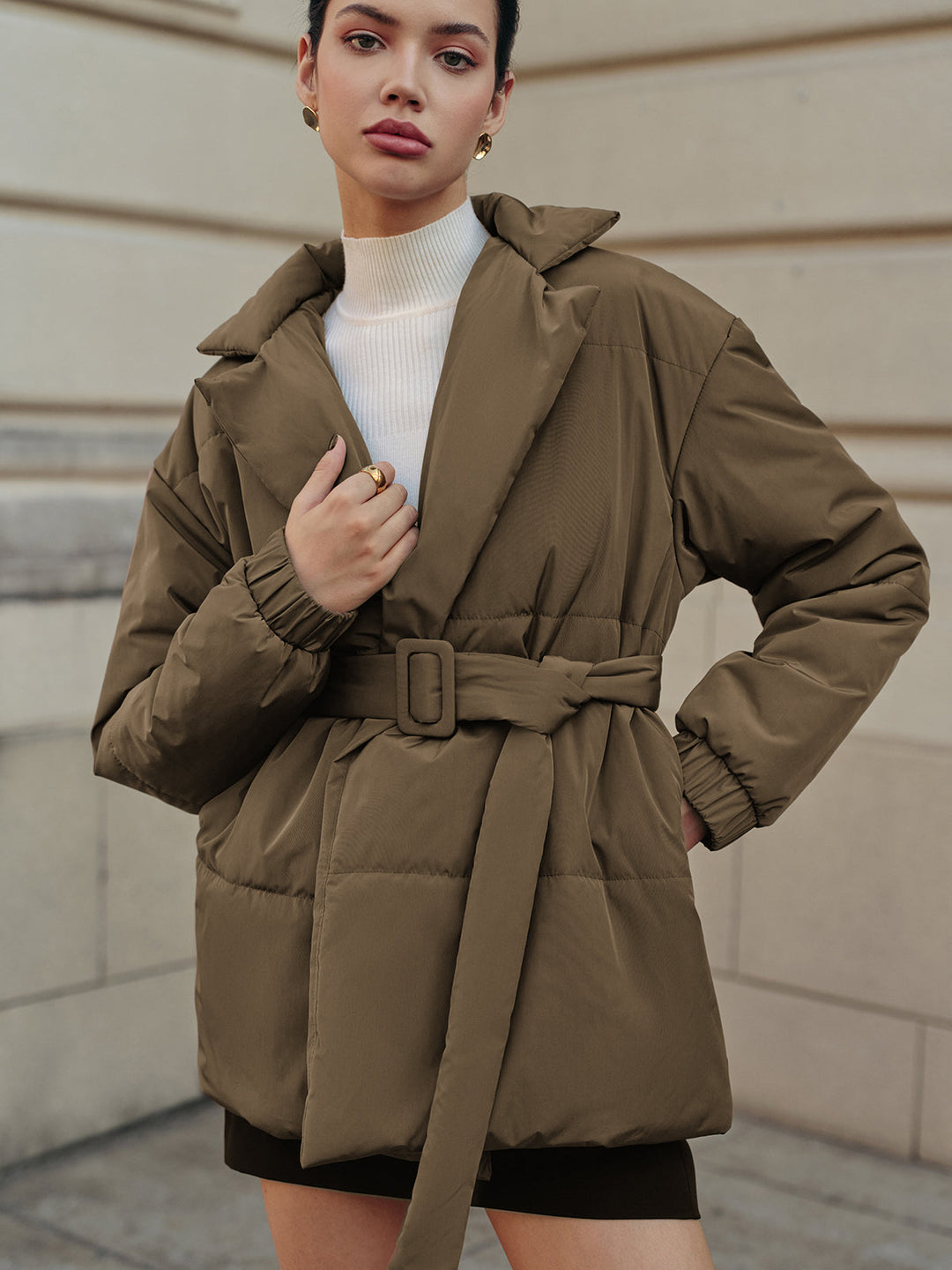 Manteau Court Ceinturé Kaki | Élégance et Confort | Style Moderne