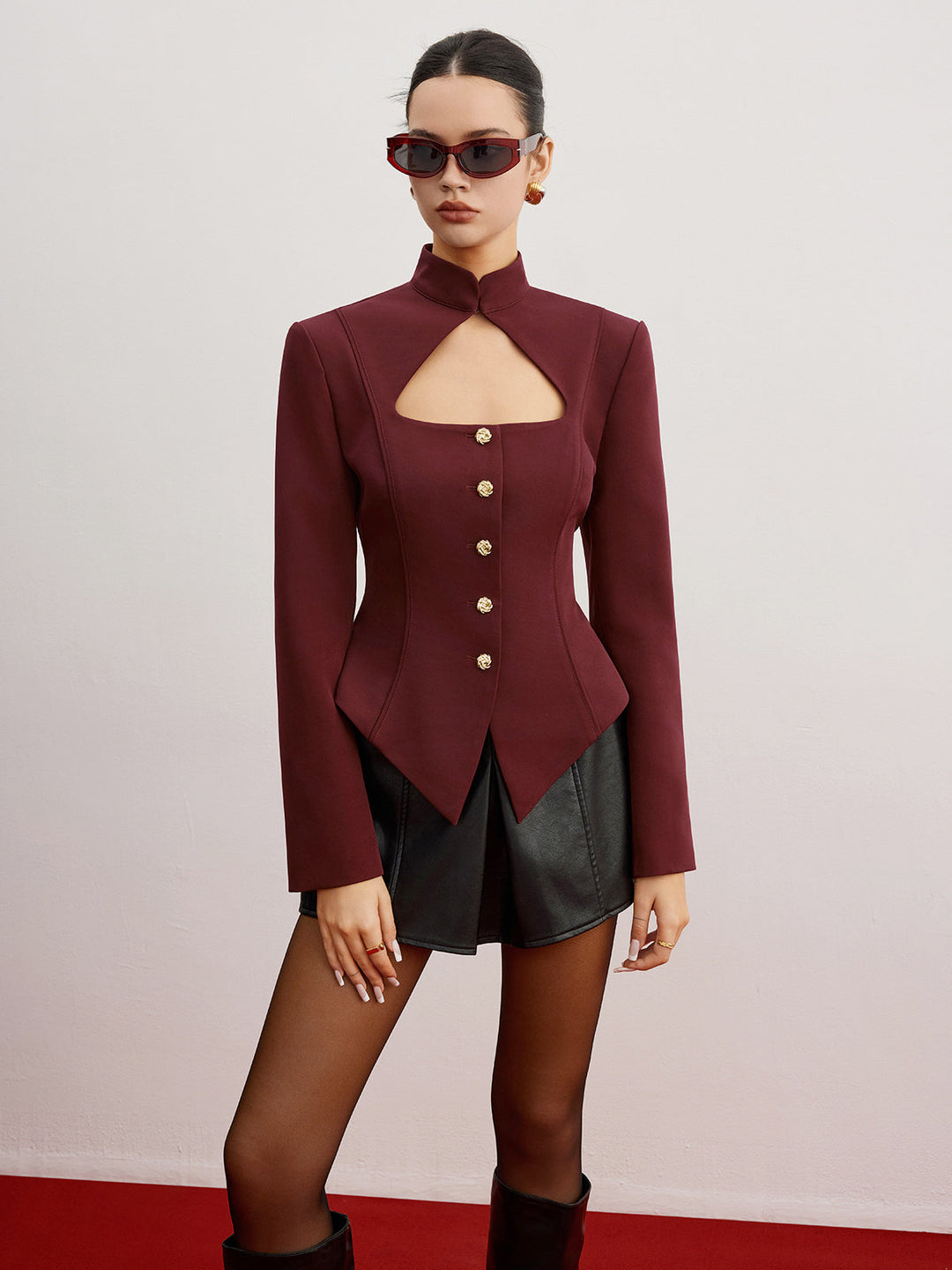 Veste Bordeaux Découpée | Boutons Dorés | Design Cintré